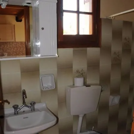 Aparthotel Helena's Livathos (Kefalonia)